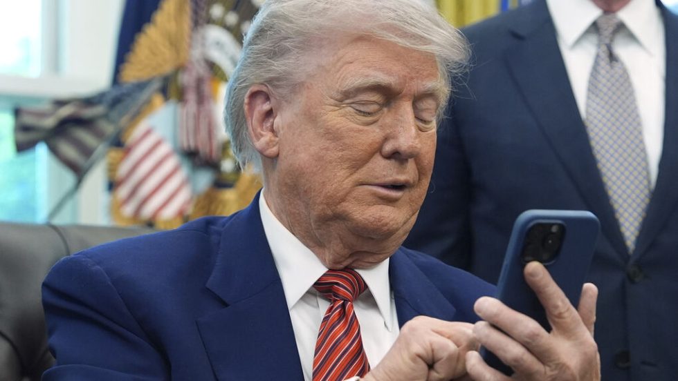 trump phone